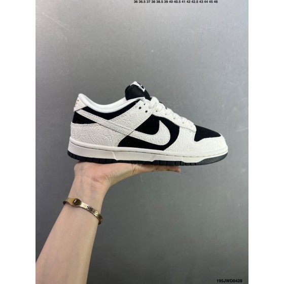 NiKE DUNK LOW
